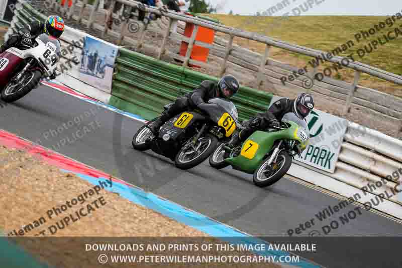 Vintage motorcycle club;eventdigitalimages;mallory park;mallory park trackday photographs;no limits trackdays;peter wileman photography;trackday digital images;trackday photos;vmcc festival 1000 bikes photographs
